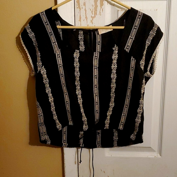 Altar'd State Tops - Altar'd state Black and white short sleeve top